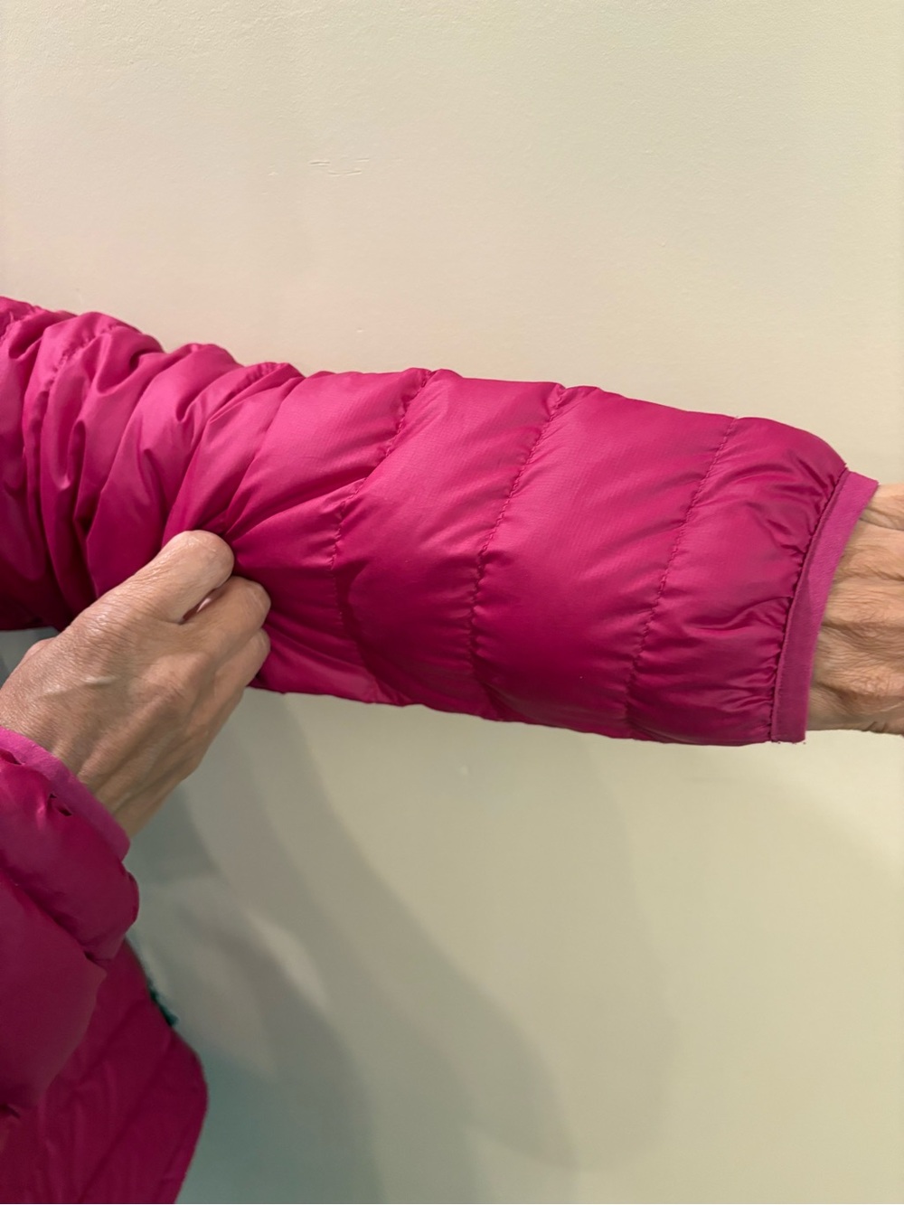 Patagonia Women's Fuchsia Quilted Down Puffer Jacket - Picture 5 of 11